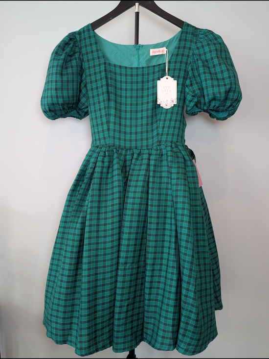 Ivy City Co Dresses & Skirts - NWT Ivy City Co. Women’s Size 2 Green Plaid Puff Sleeve Cupcake Midi Dress
